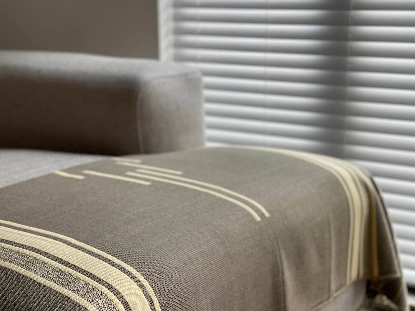 Equinoccio Throw - Cedar Brown